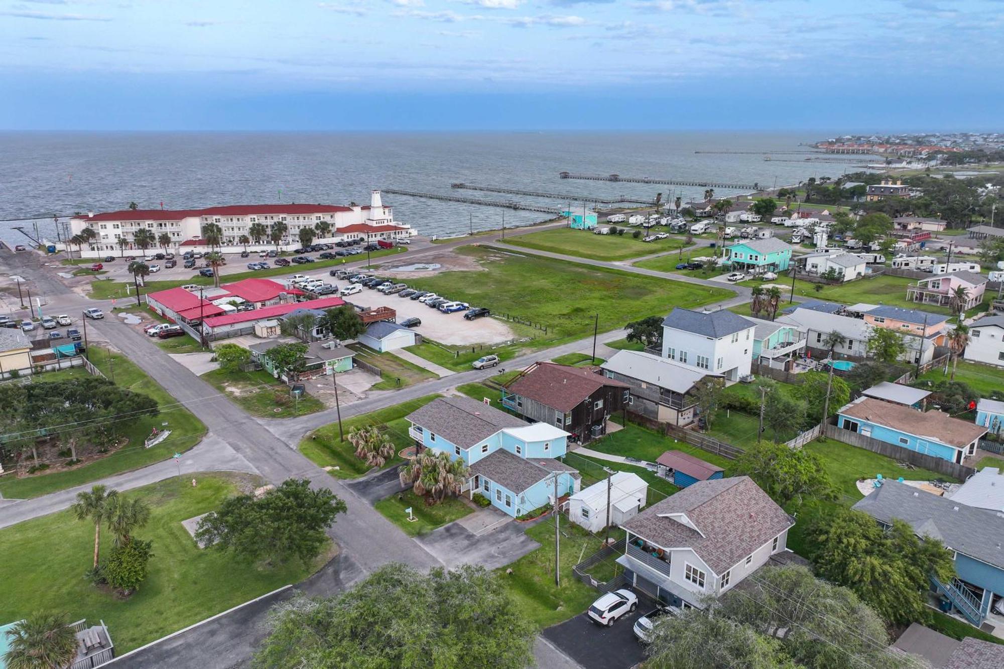 Beautiful Rockport Townhome - Walk To Aransas Bay! Bagian luar foto